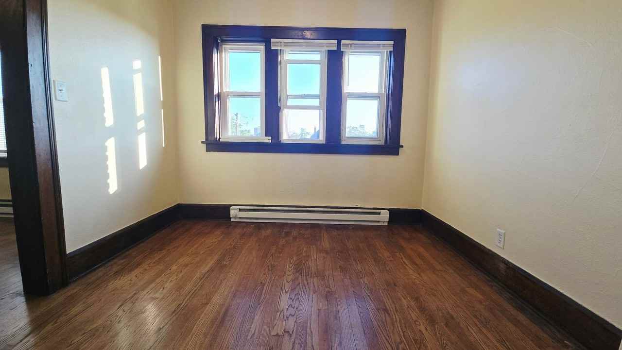 222 N 5th St - Photo 4 of 8