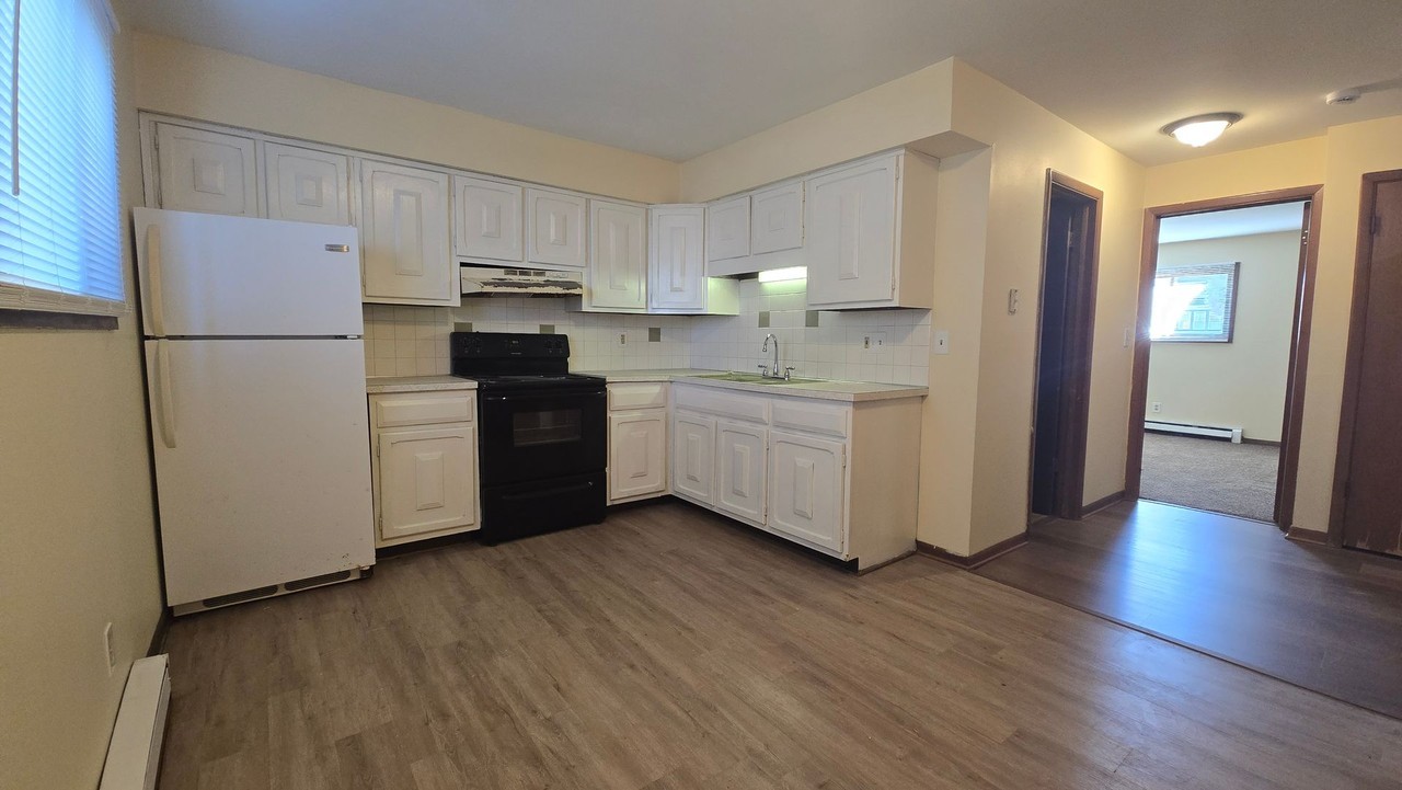 Carnaby Square Apartments - Photo 2 of 5