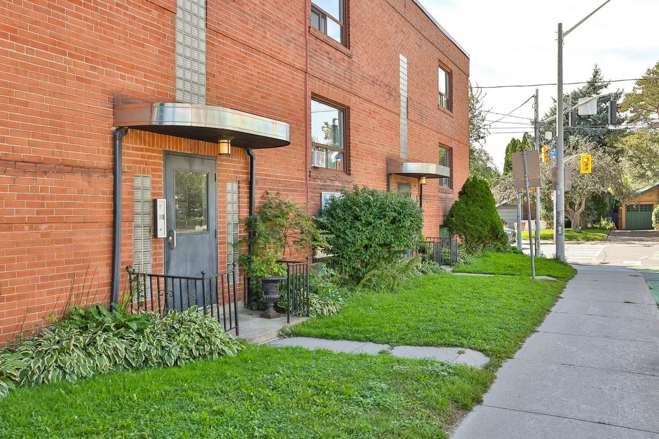 1 Cosburn Ave - Photo 6 of 6