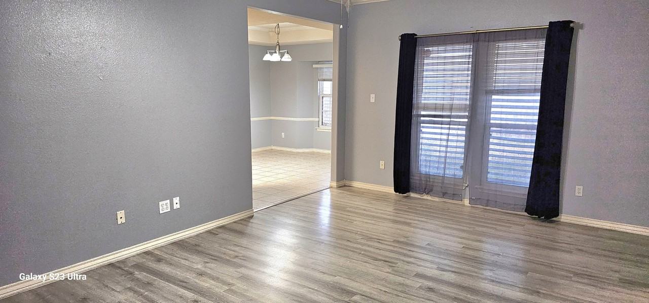 8002 Mitra Pkwy #1 - Photo 4 of 11