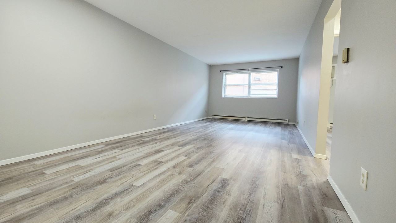 Wesleyan Apartments - Photo 7 of 9