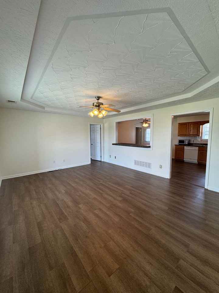 762 John Austin Ln - Photo 3 of 18