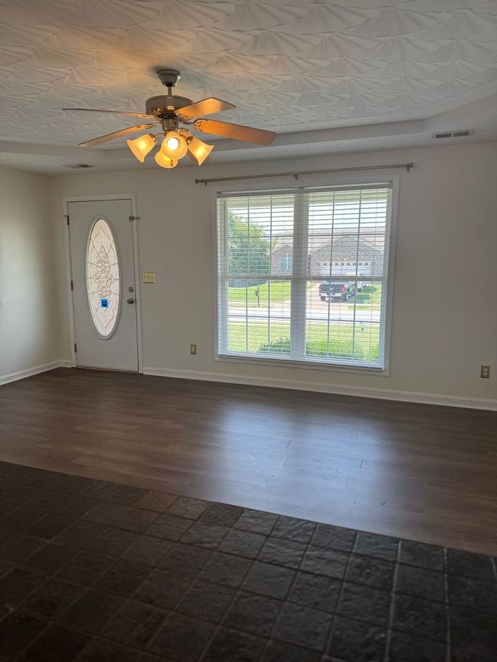 762 John Austin Ln - Photo 5 of 18