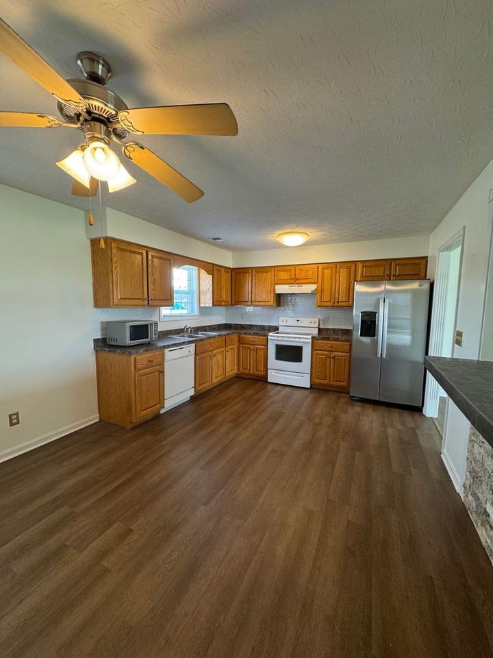 762 John Austin Ln - Photo 6 of 18