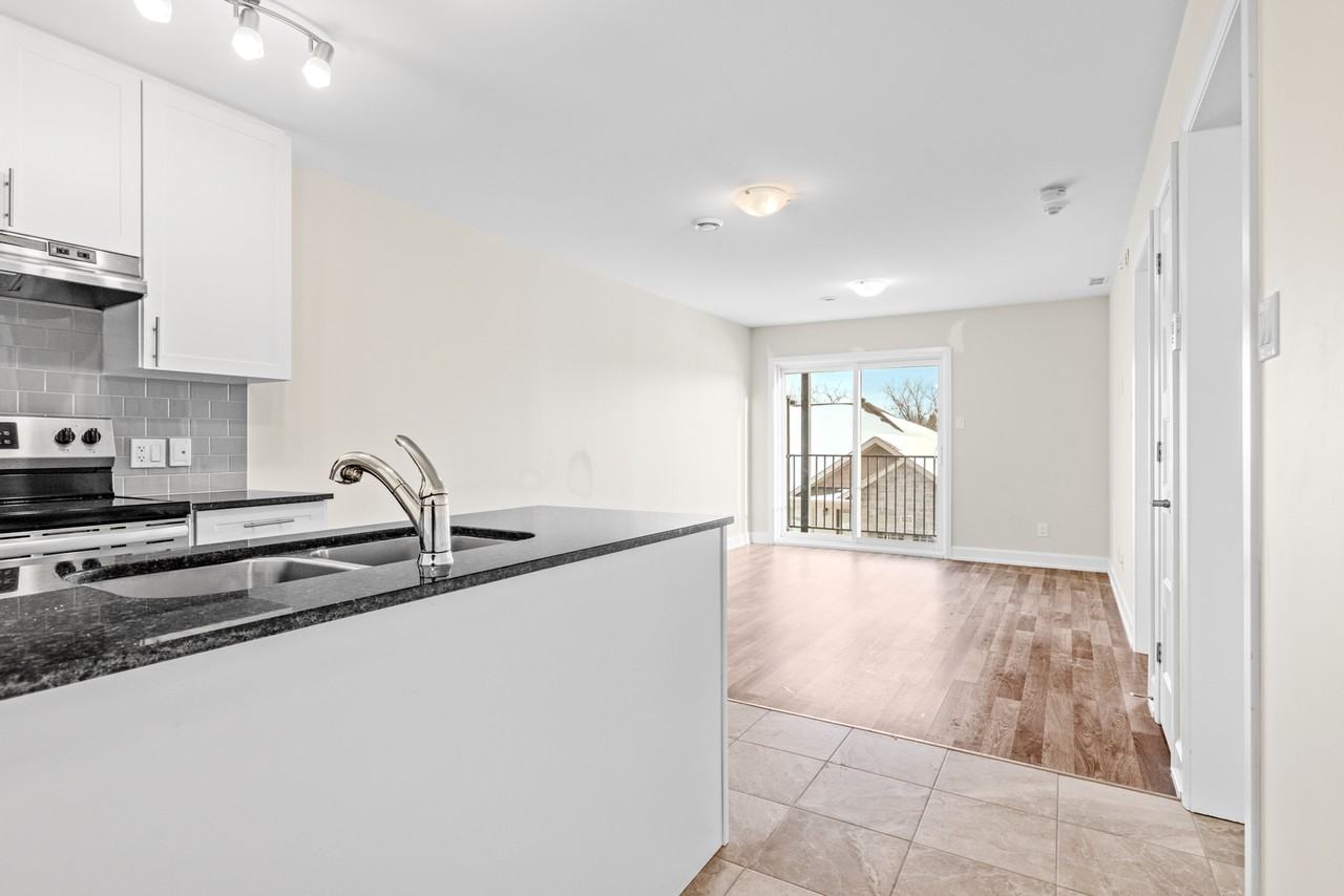 377 Solstice Crescent - Photo 5 of 15