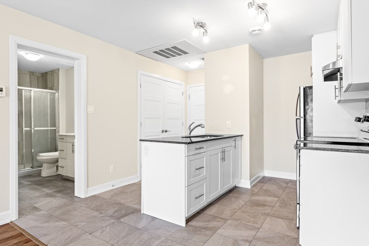377 Solstice Crescent - Photo 4 of 15