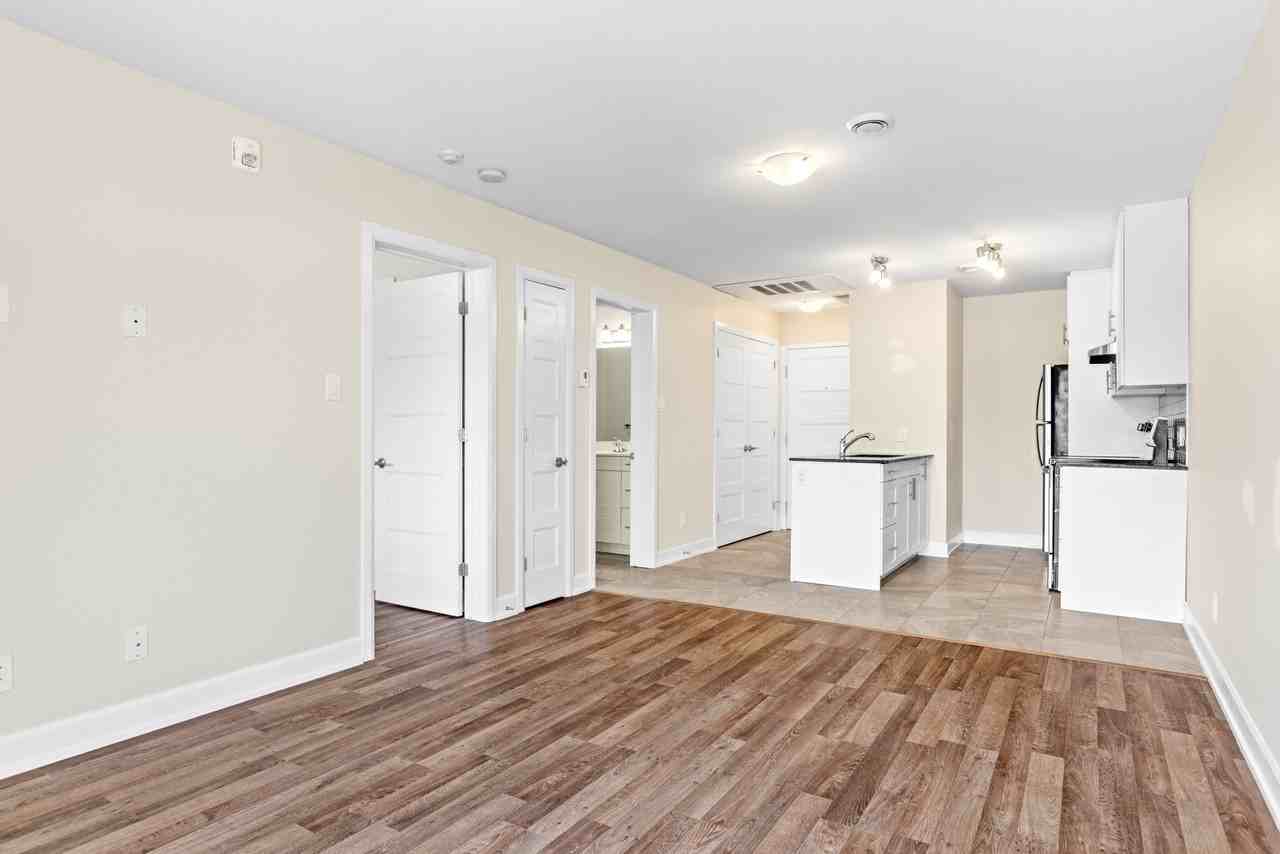 377 Solstice Crescent - Photo 7 of 15