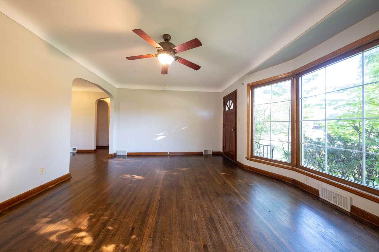 1821 Lexington Ave N #1 - Photo 3 of 25