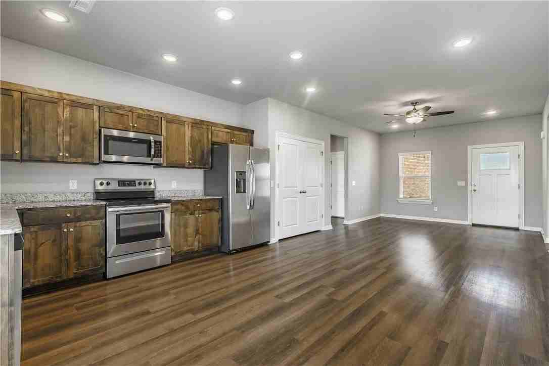 241 Williams Ct - Photo 6 of 21