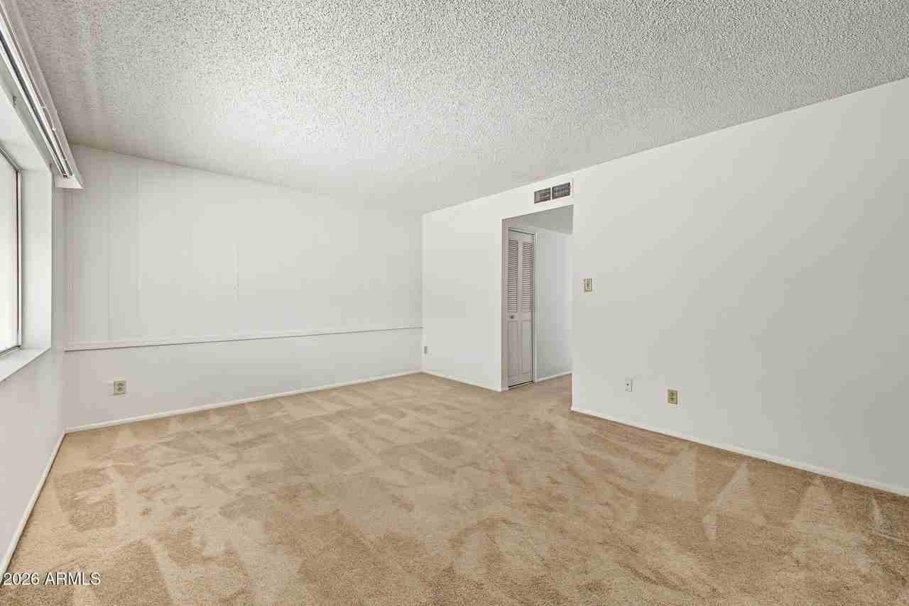 15611 N 22nd St - Photo 4 of 34