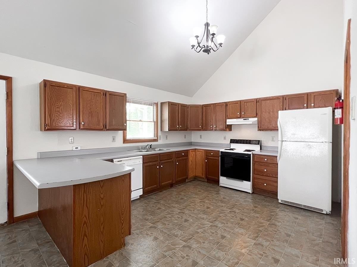 2304 E 8th St - Photo 4 of 29