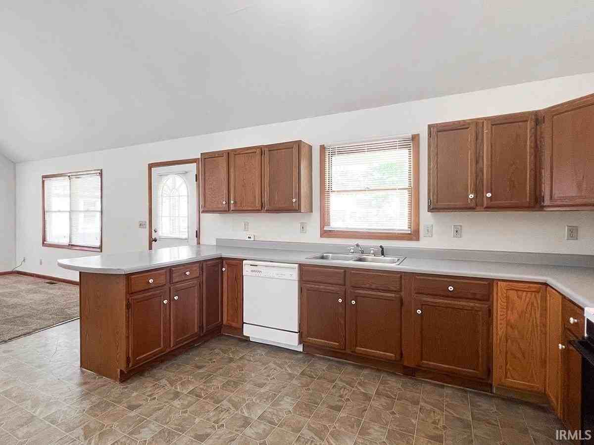 2304 E 8th St - Photo 5 of 29