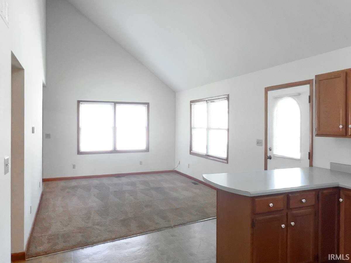 2304 E 8th St - Photo 6 of 29