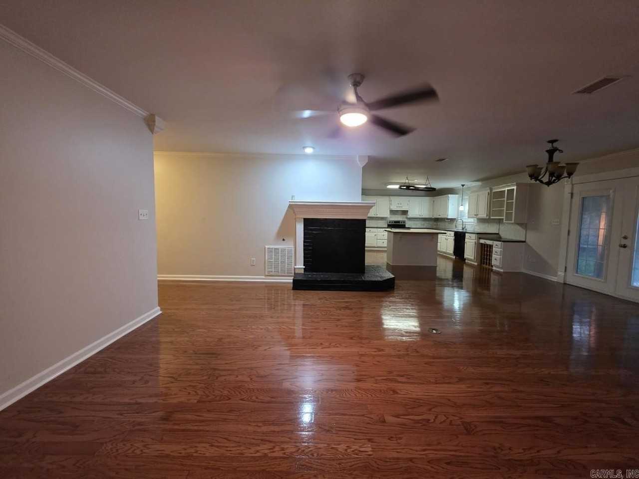 12512 Woodbury Dr - Photo 3 of 31