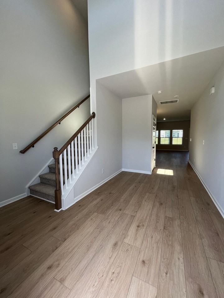 1038 Adirondack Dr - Photo 2 of 25