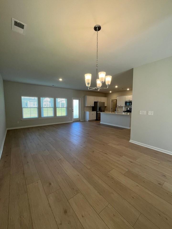 1038 Adirondack Dr - Photo 4 of 25