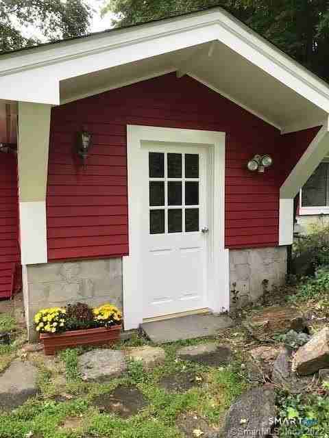 111 Redding Rd - Photo 2 of 23