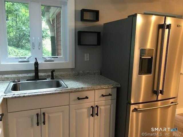 111 Redding Rd - Photo 6 of 23