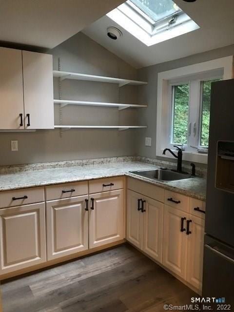 111 Redding Rd - Photo 7 of 23