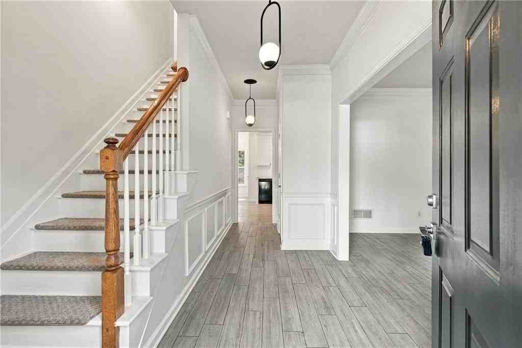 2280 Orleans Ave - Photo 3 of 50