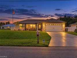 featured image of 522 Ne Van Loon Ln