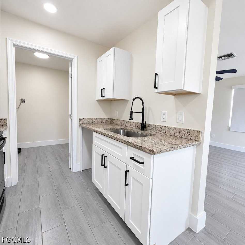 1111 Cherokee Ave - Photo 6 of 22