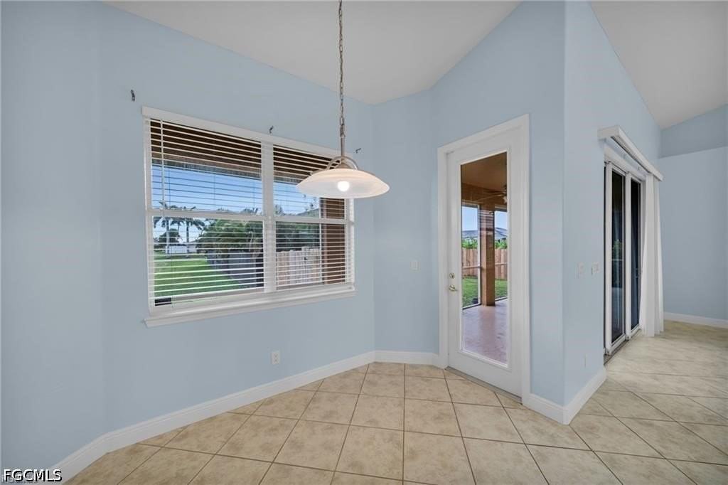 621 Nw 37th Ave - Photo 3 of 37