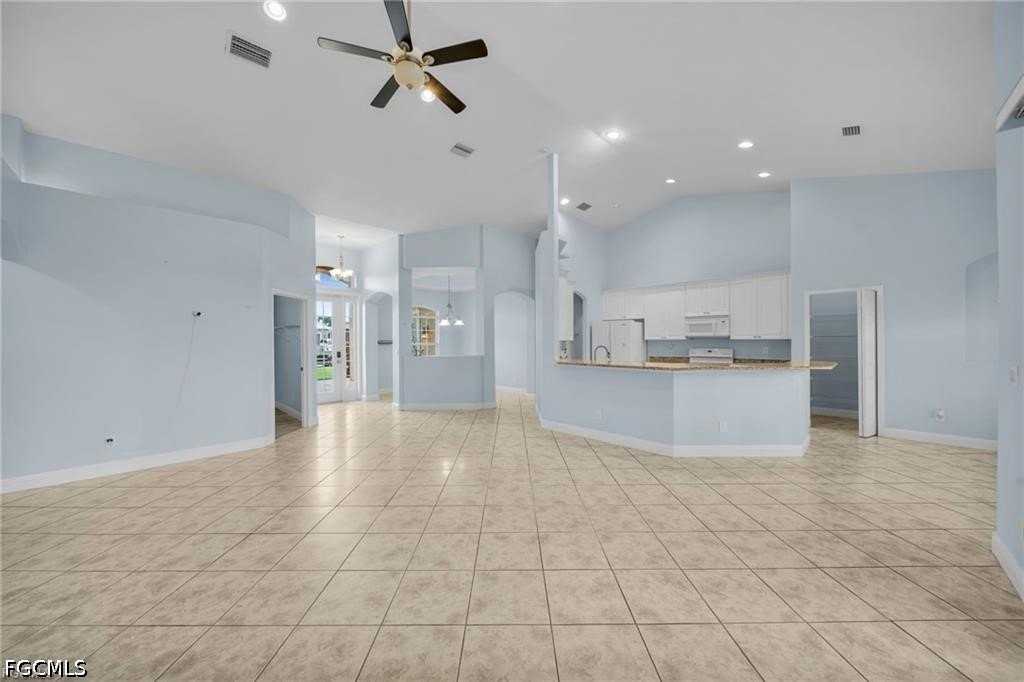 621 Nw 37th Ave - Photo 4 of 37