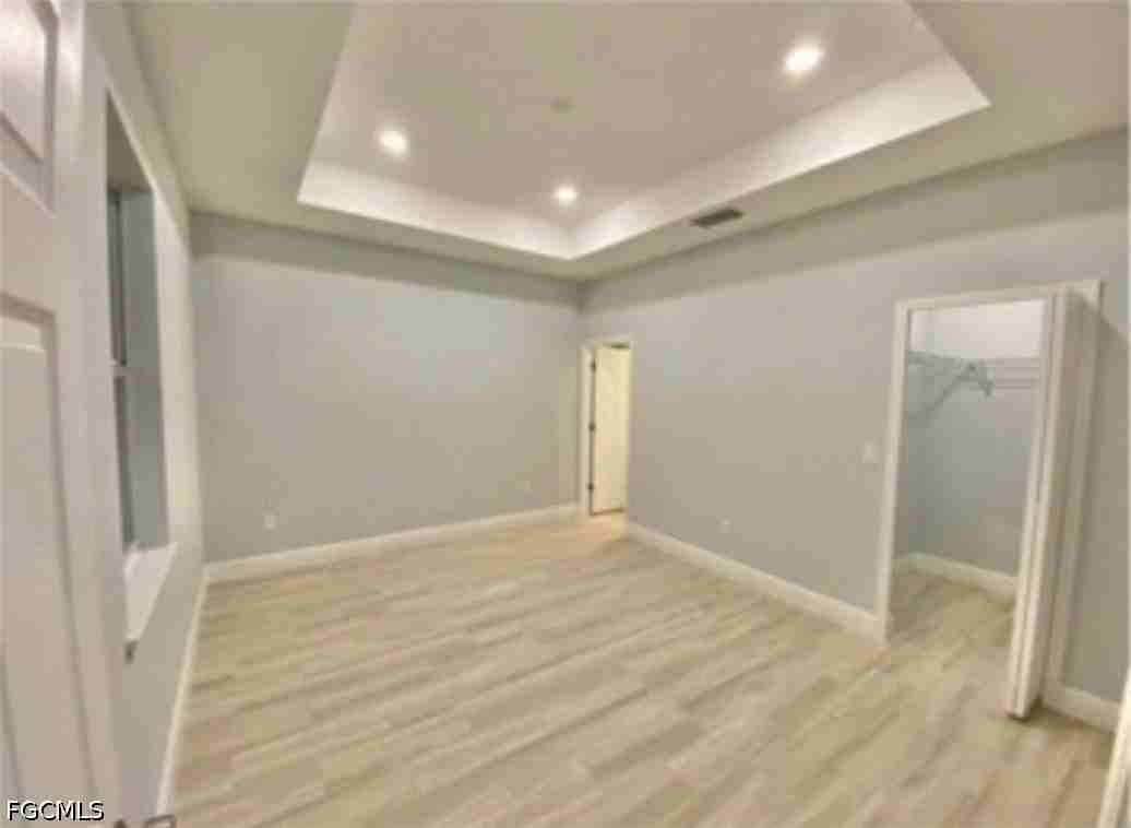 2403 Dickens Ave N - Photo 4 of 5