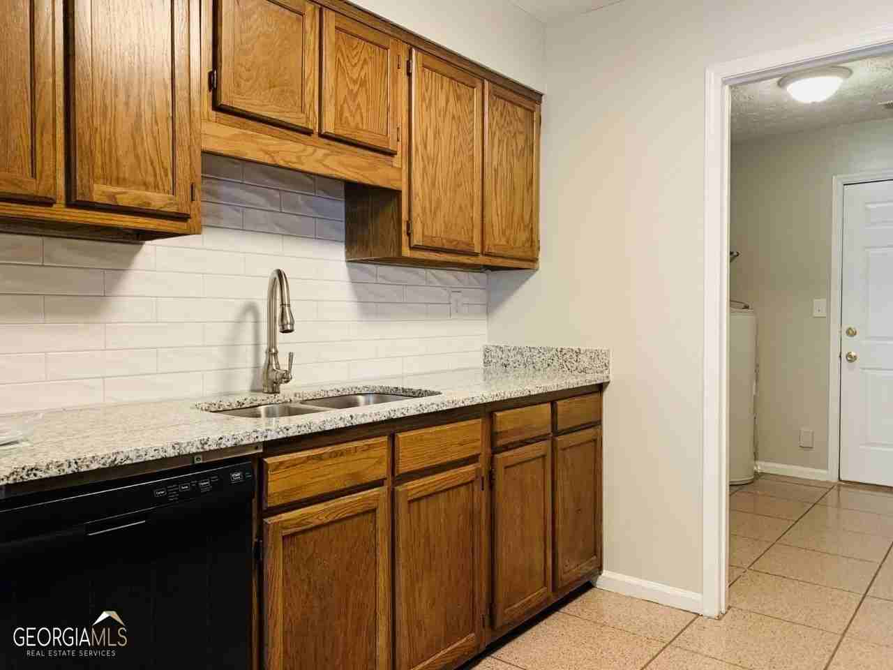 140 Pine Ter #140 - Photo 4 of 20