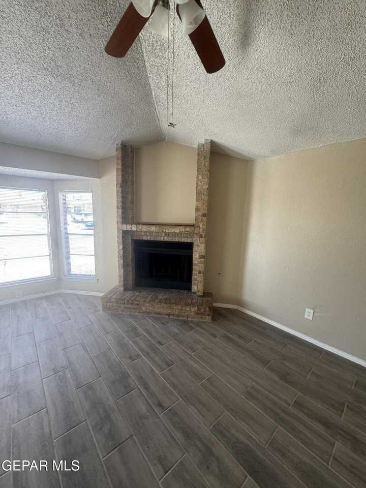 1924 Estrada Dr - Photo 5 of 19