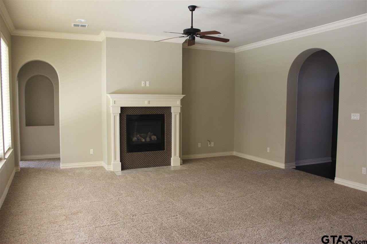 1716 Whetstone Ln - Photo 3 of 21