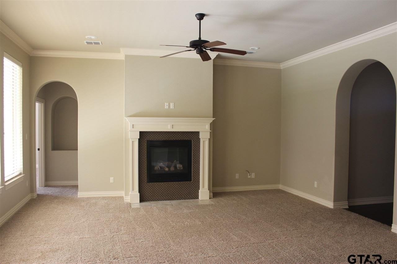 1716 Whetstone Ln - Photo 4 of 21
