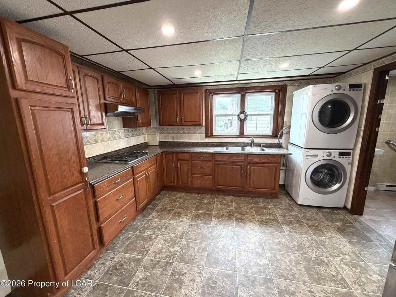 327 Park Ave - Photo 5 of 11