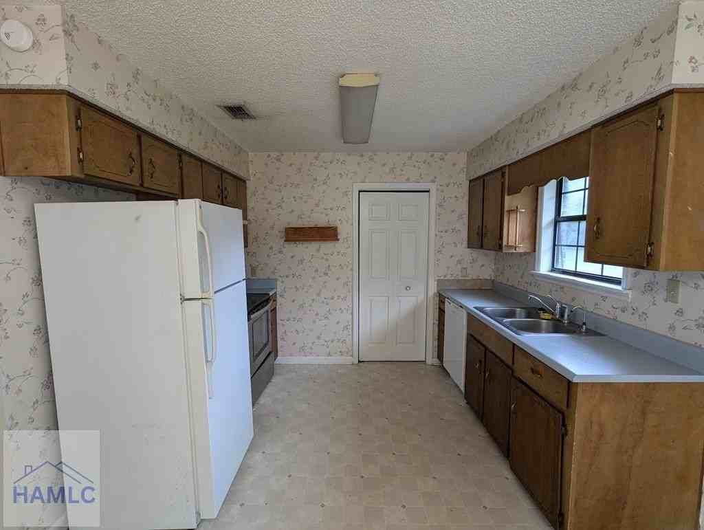 64 Kelly Ln - Photo 3 of 8