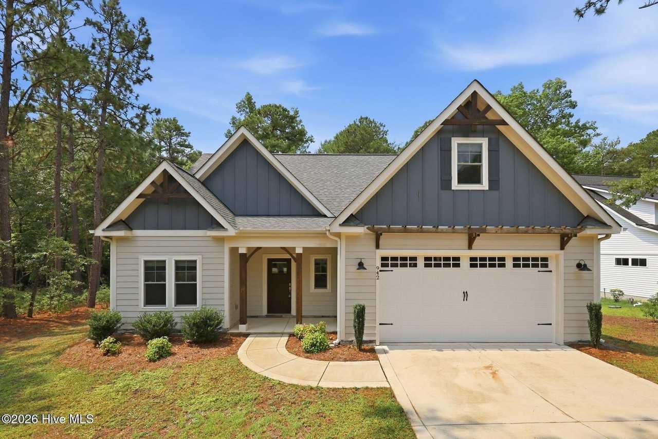 942 Greenbriar Dr