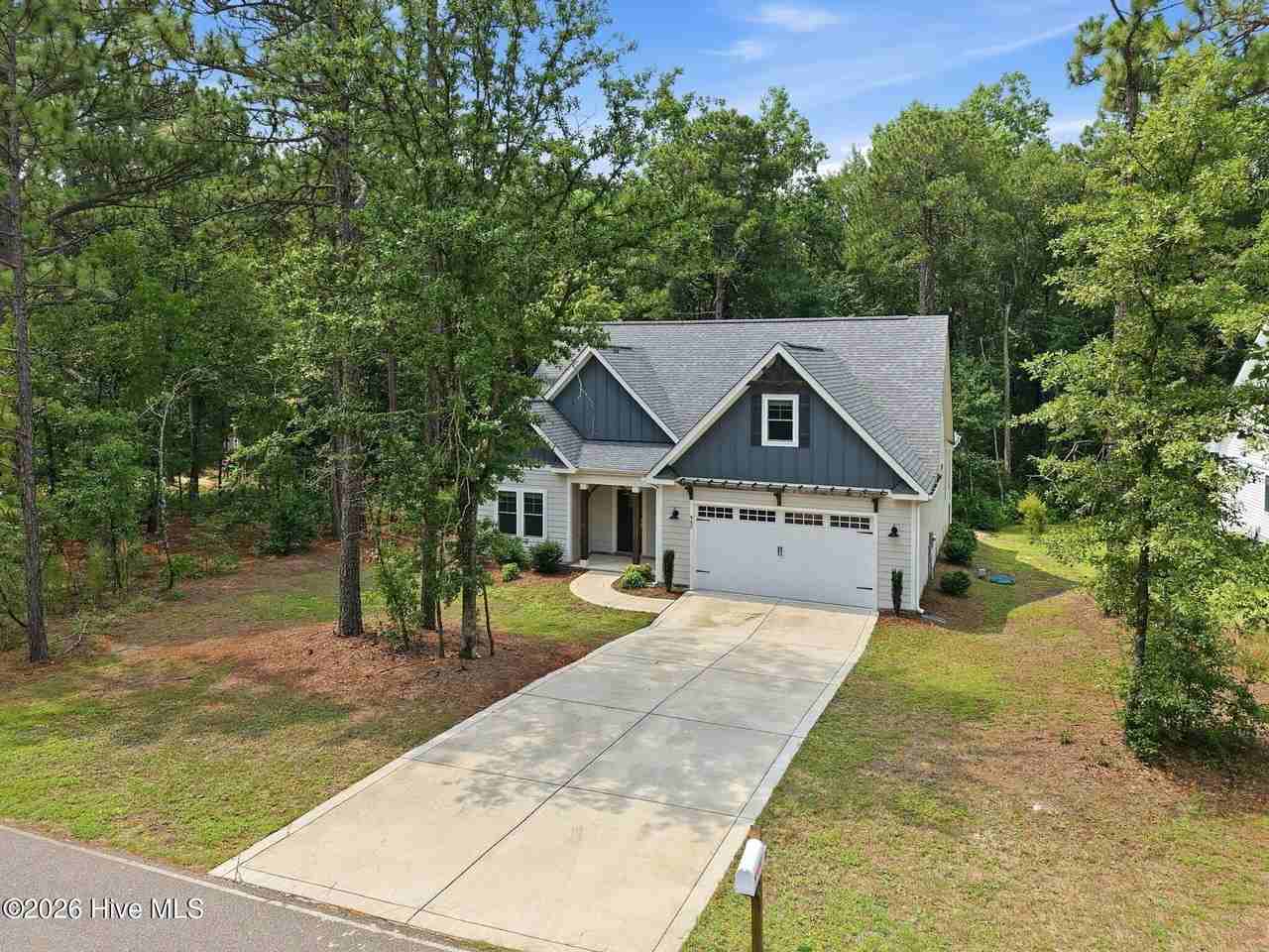 942 Greenbriar Dr - Photo 3 of 40