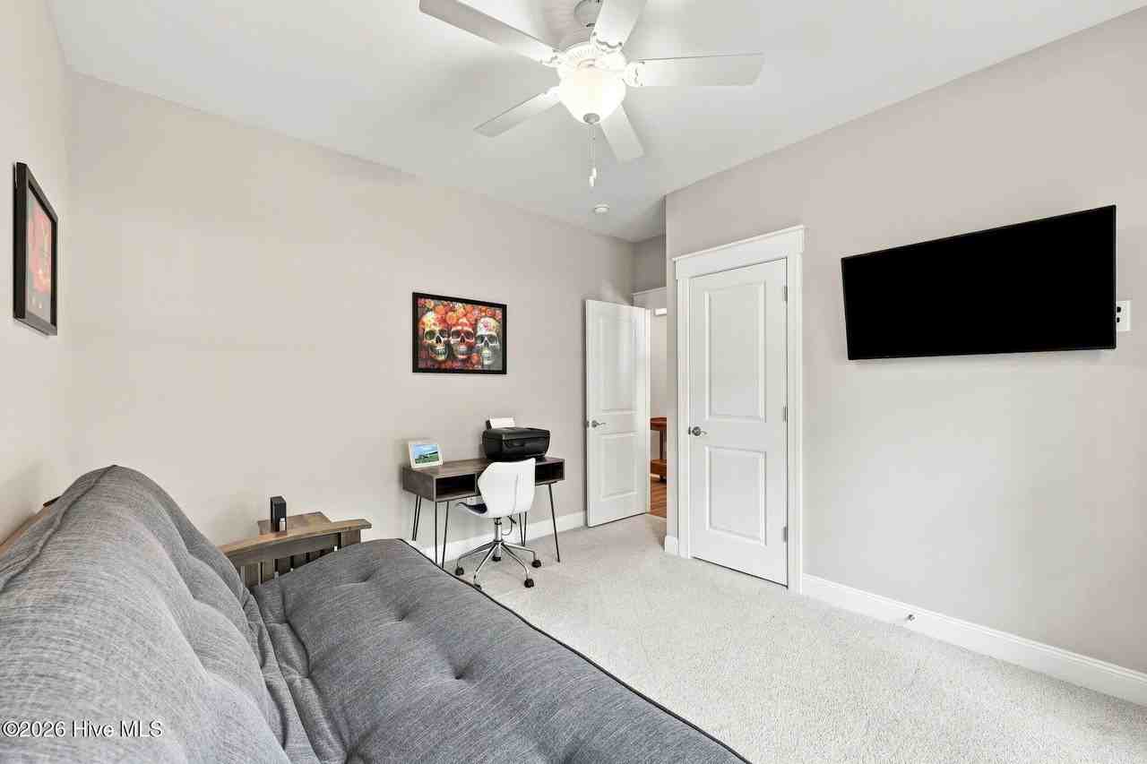 942 Greenbriar Dr - Photo 7 of 40
