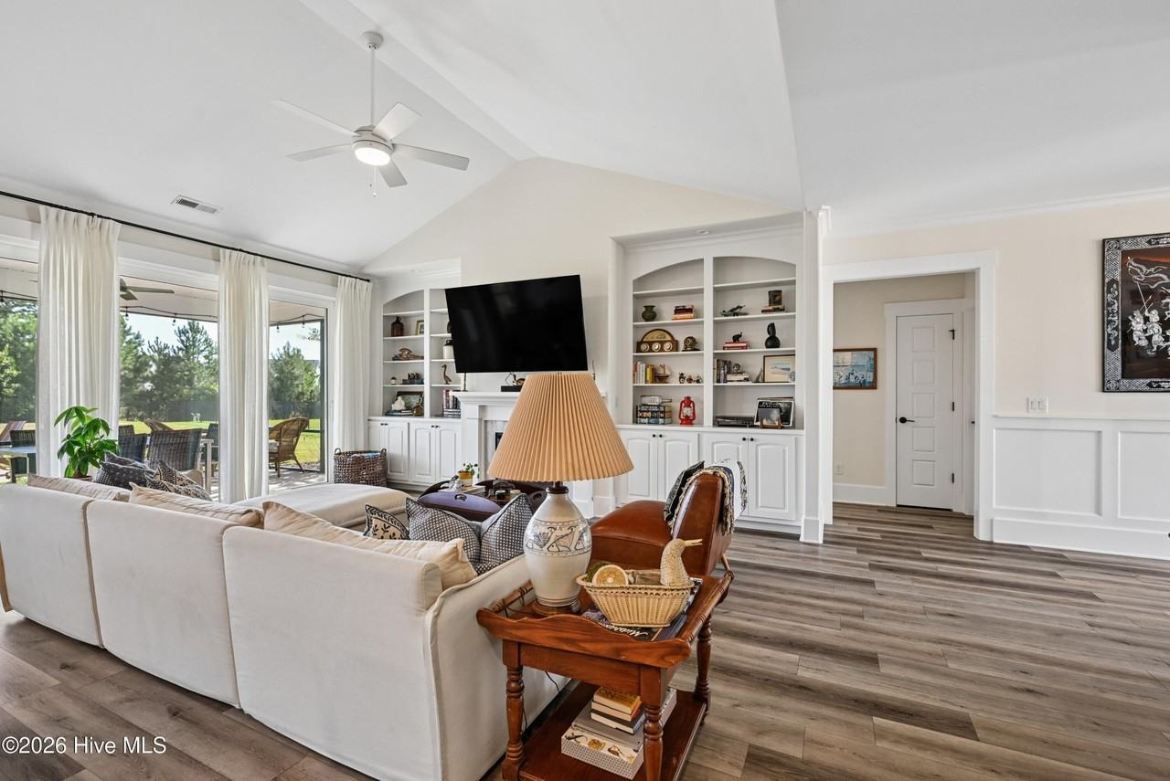 112 W Keel Dr - Photo 4 of 50