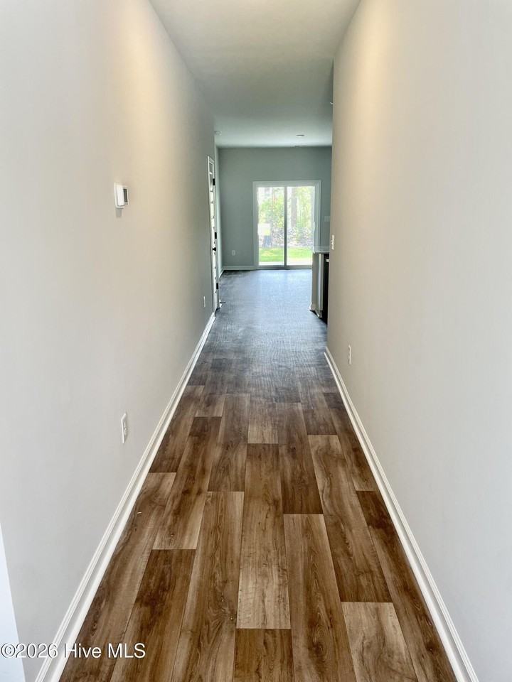 1031 Harbor Dr - Photo 2 of 33