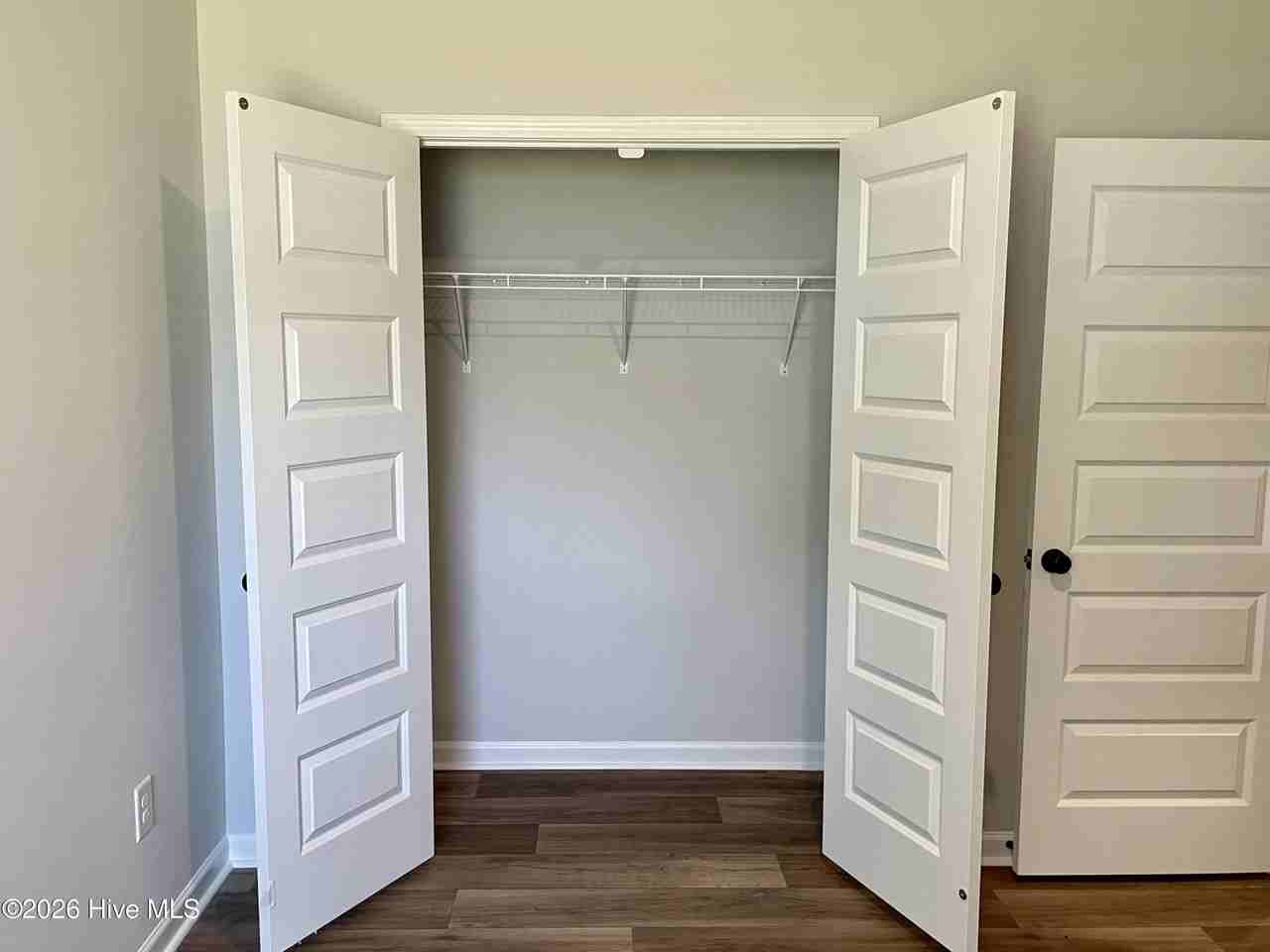 1031 Harbor Dr - Photo 6 of 33