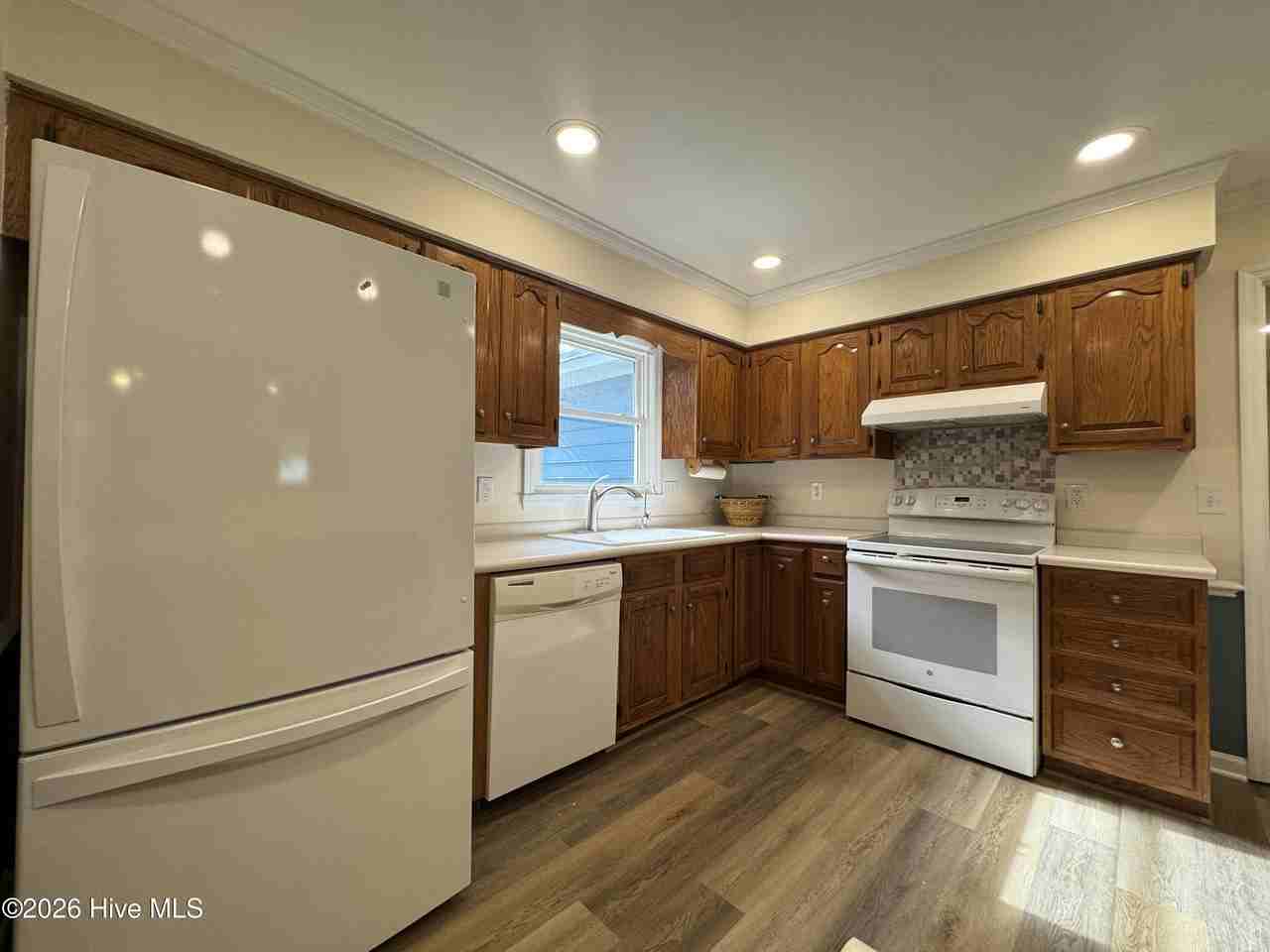542 Aquarius Dr - Photo 5 of 17