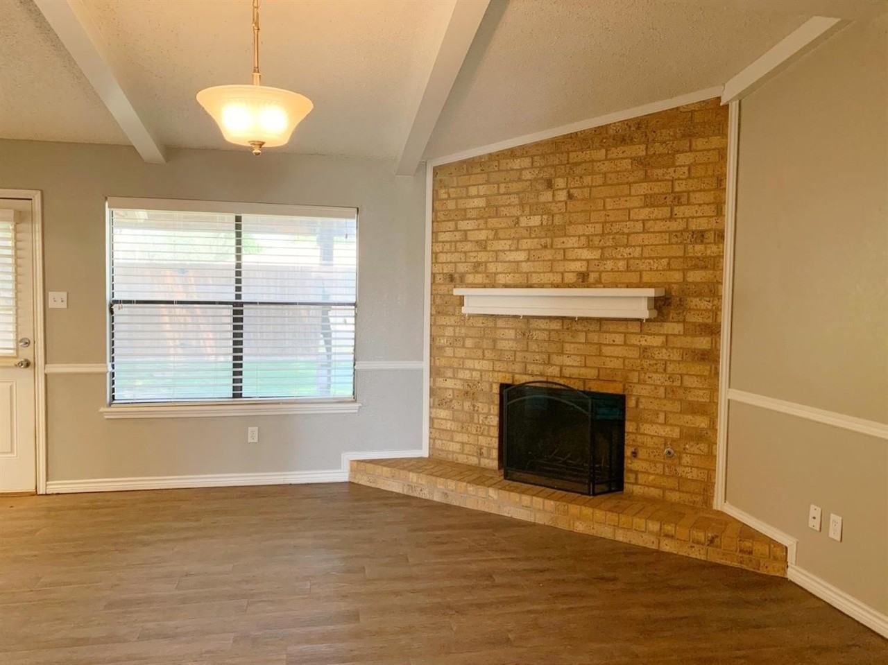 5722 93rd St - Photo 2 of 18