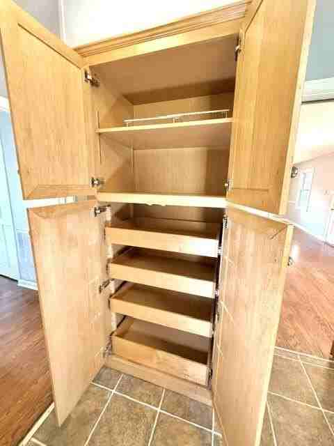 404 Sylvan Ter - Photo 7 of 31