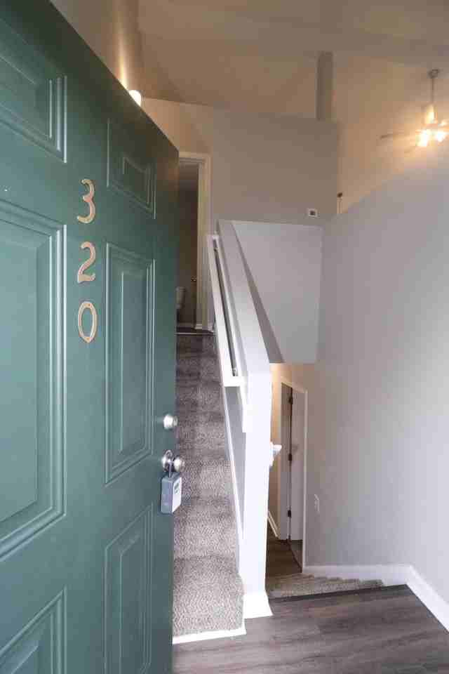 320 Lakeview Dr - Photo 2 of 13