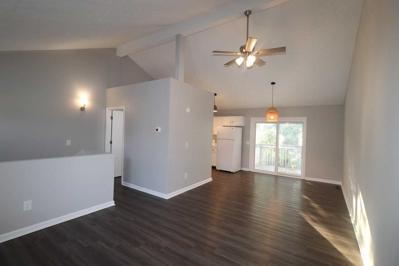 320 Lakeview Dr - Photo 4 of 13