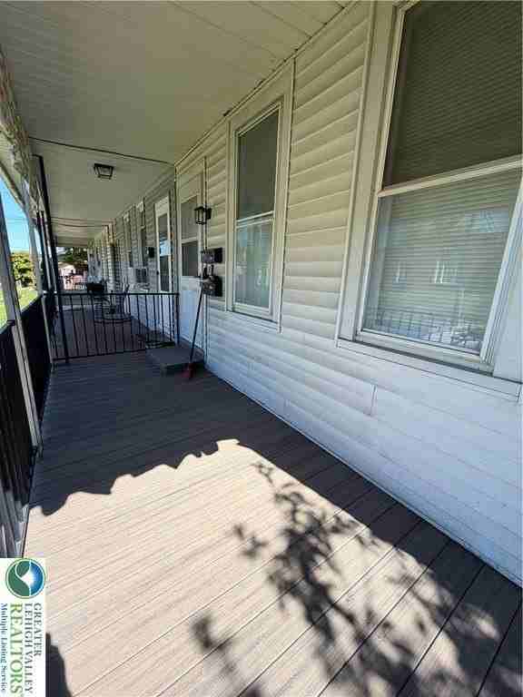 112 N Whitfield St #2ndFL - Photo 2 of 15