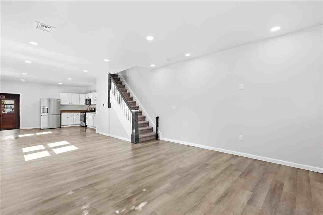 564 Washington Ave - Photo 4 of 19