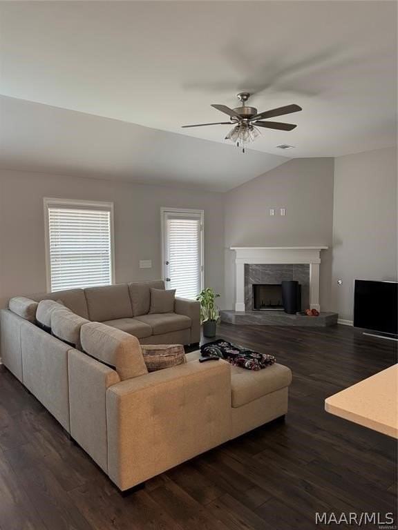 804 Hedgefield Way - Photo 4 of 14
