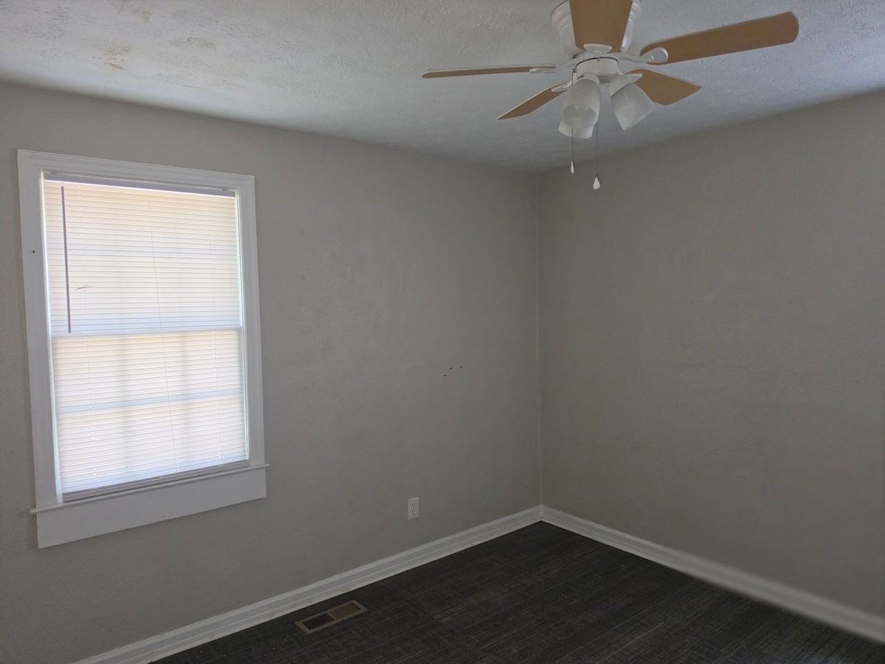 3223 Hendrix St - Photo 3 of 5